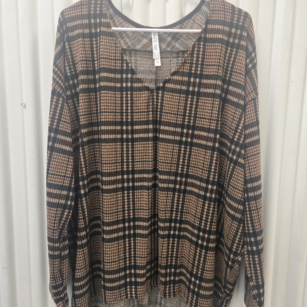 NWOT Elegant V-Neck Plaid Top in Black and Tan